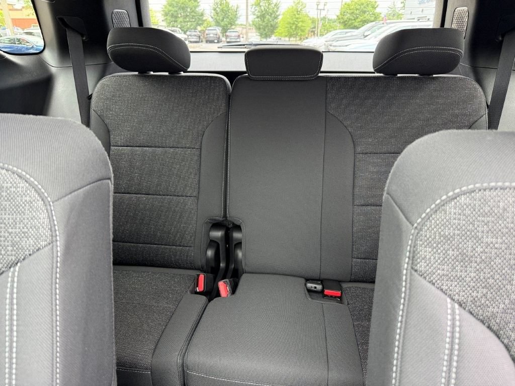 New 2026 Chevrolet Traverse LT w/ Sun and Wheel Package FWD image 16
