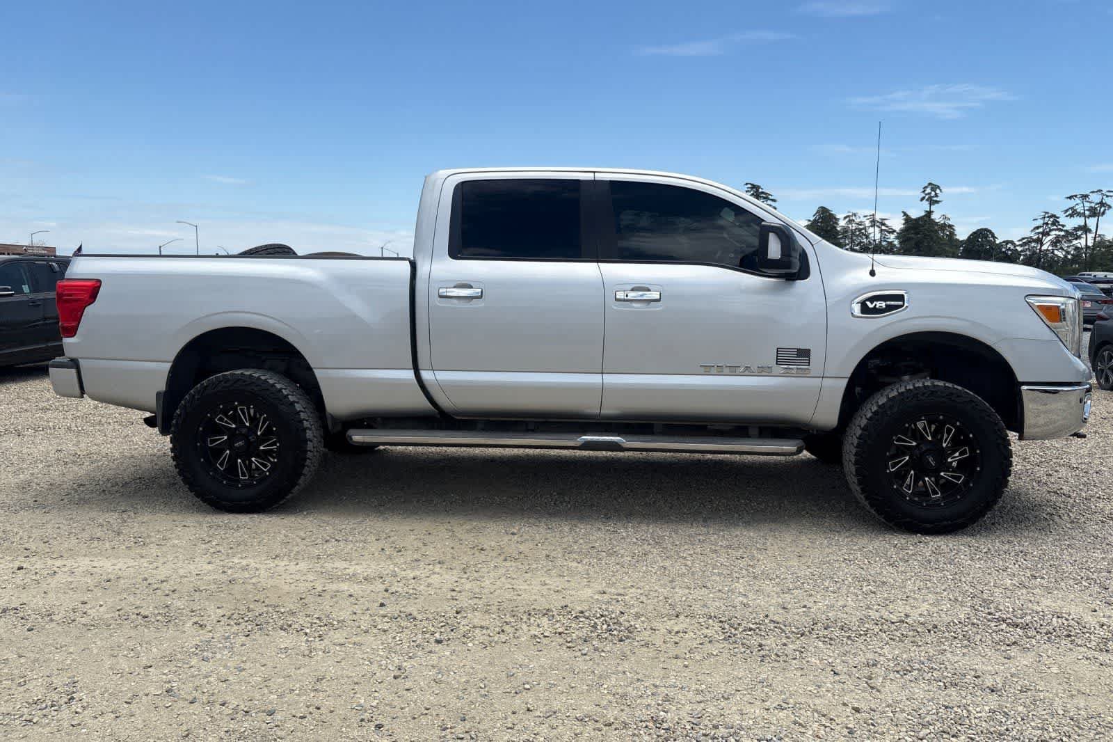 Used 2017 Nissan Titan SV AWD/4WD image 9