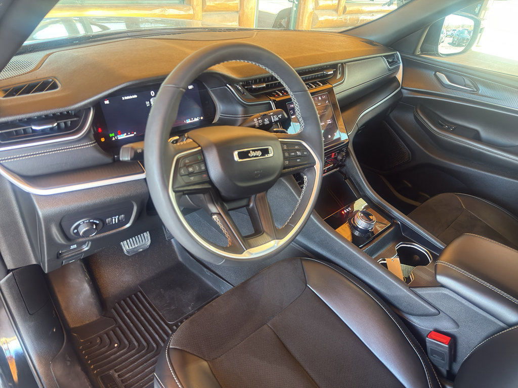 Used 2024 Jeep Grand Cherokee Altitude AWD/4WD image 10