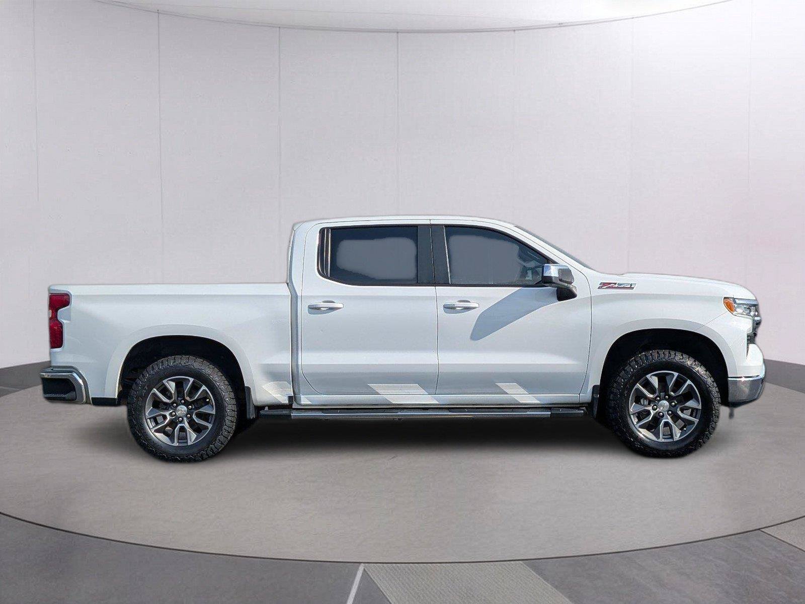 Used 2023 Chevrolet Silverado 1500 LT AWD/4WD image 7
