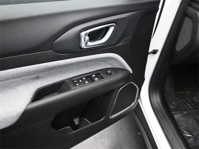 Used 2025 Jeep Compass Sport image 22