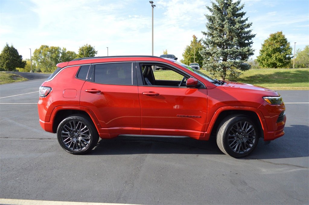 Used 2022 Jeep Compass Limited w/ (RED) Package image 4
