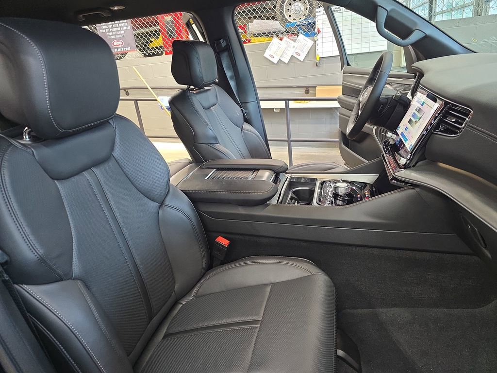 New 2026 Jeep Grand Wagoneer Limited AWD/4WD image 10