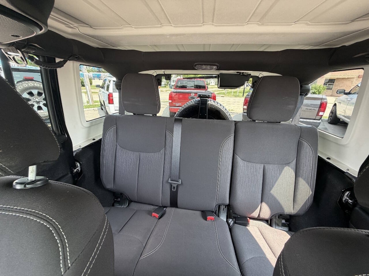 Used 2018 Jeep Wrangler Unlimited Sahara w/ Dual Top Group AWD/4WD image 26