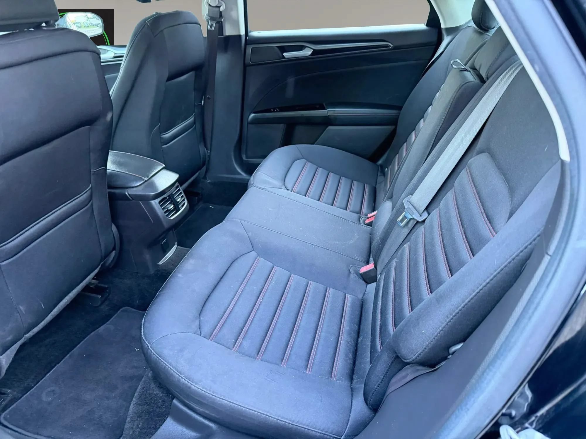 Used 2016 Ford Fusion SE FWD image 9