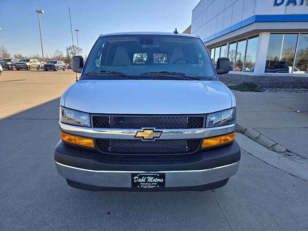 Used 2025 Chevrolet Express 3500 LT w/ LT Preferred Equipment Group RWD image 3