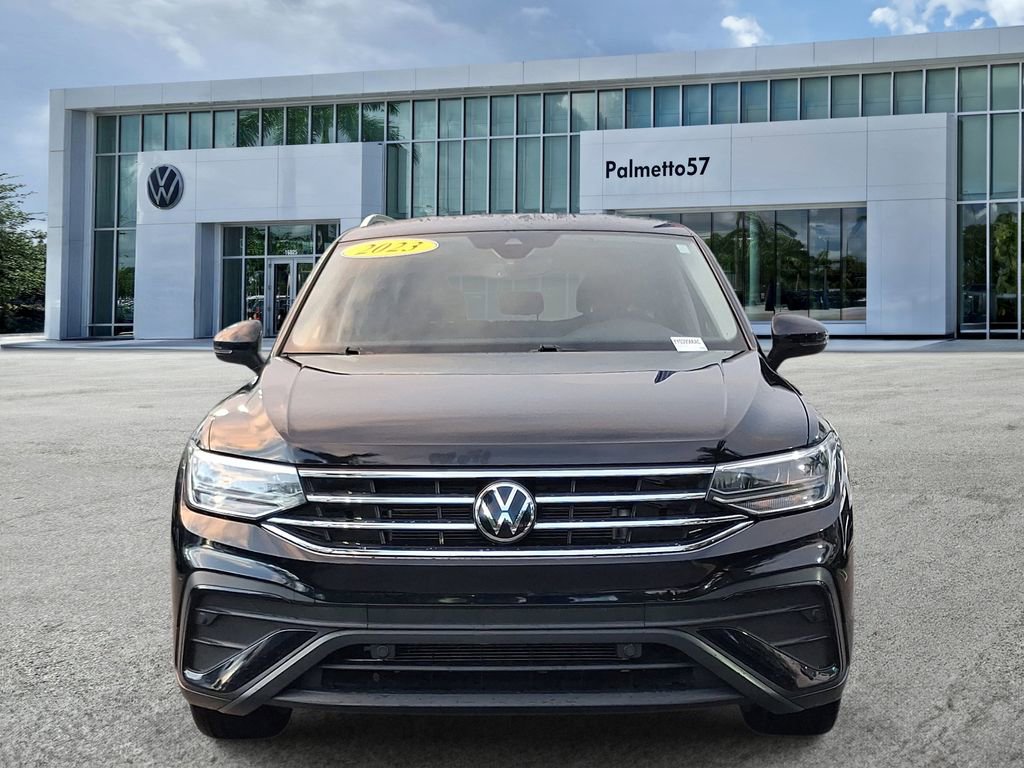 Certified 2023 Volkswagen Tiguan SE FWD image 2