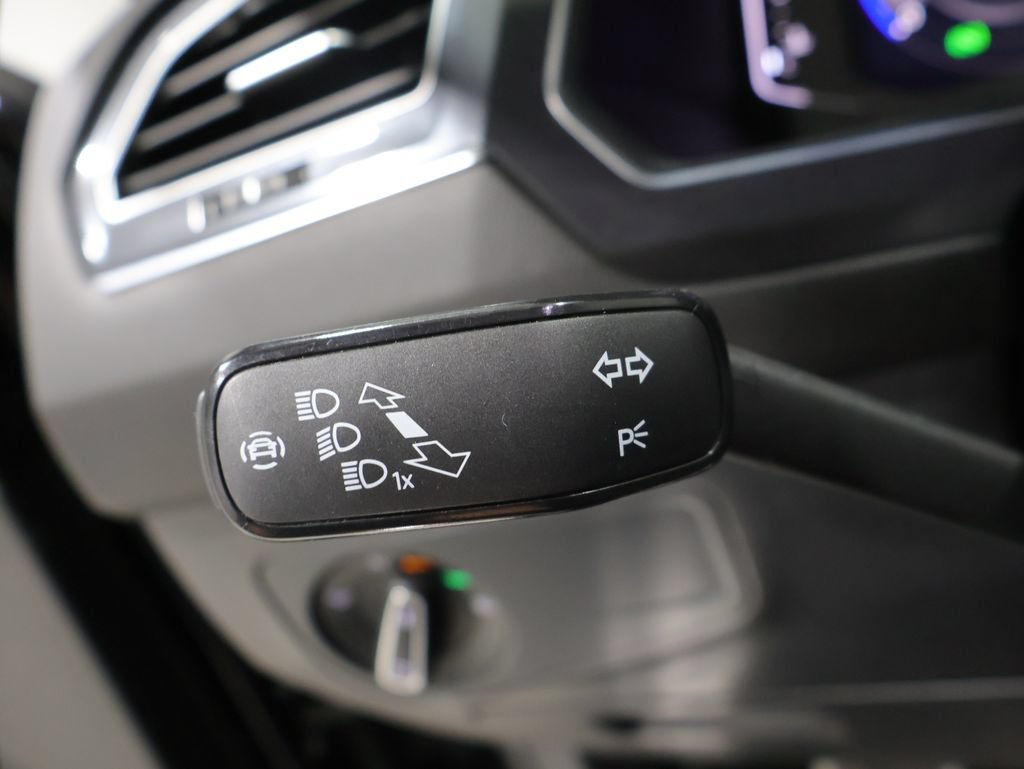 Used 2022 Volkswagen Tiguan SEL R-Line AWD/4WD image 36