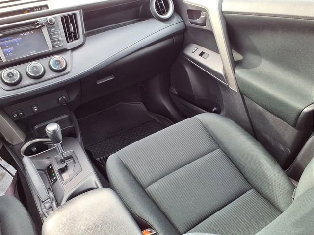Used 2018 Toyota RAV4 LE image 15