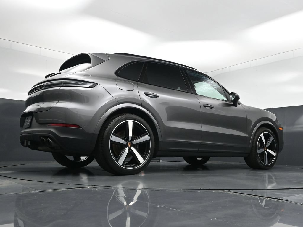 Certified 2025 Porsche Cayenne AWD/4WD image 27