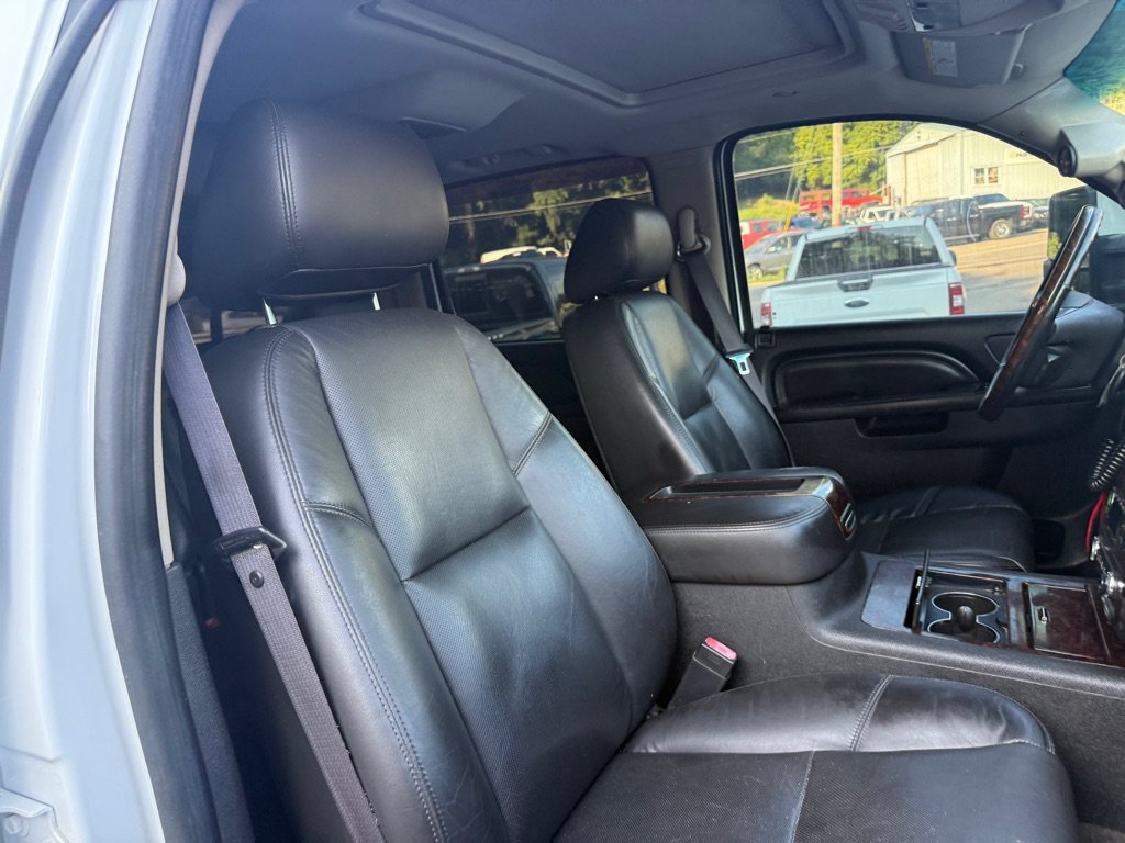 Used 2011 GMC Sierra 2500 Denali w/ Suspension Package, Off-Road AWD/4WD image 37