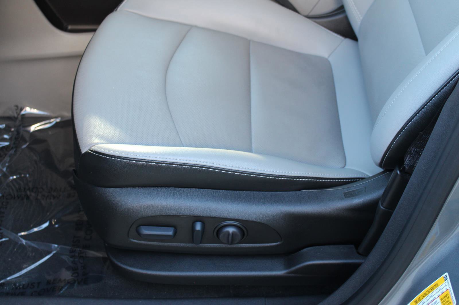 Used 2024 GMC Terrain SLT image 30