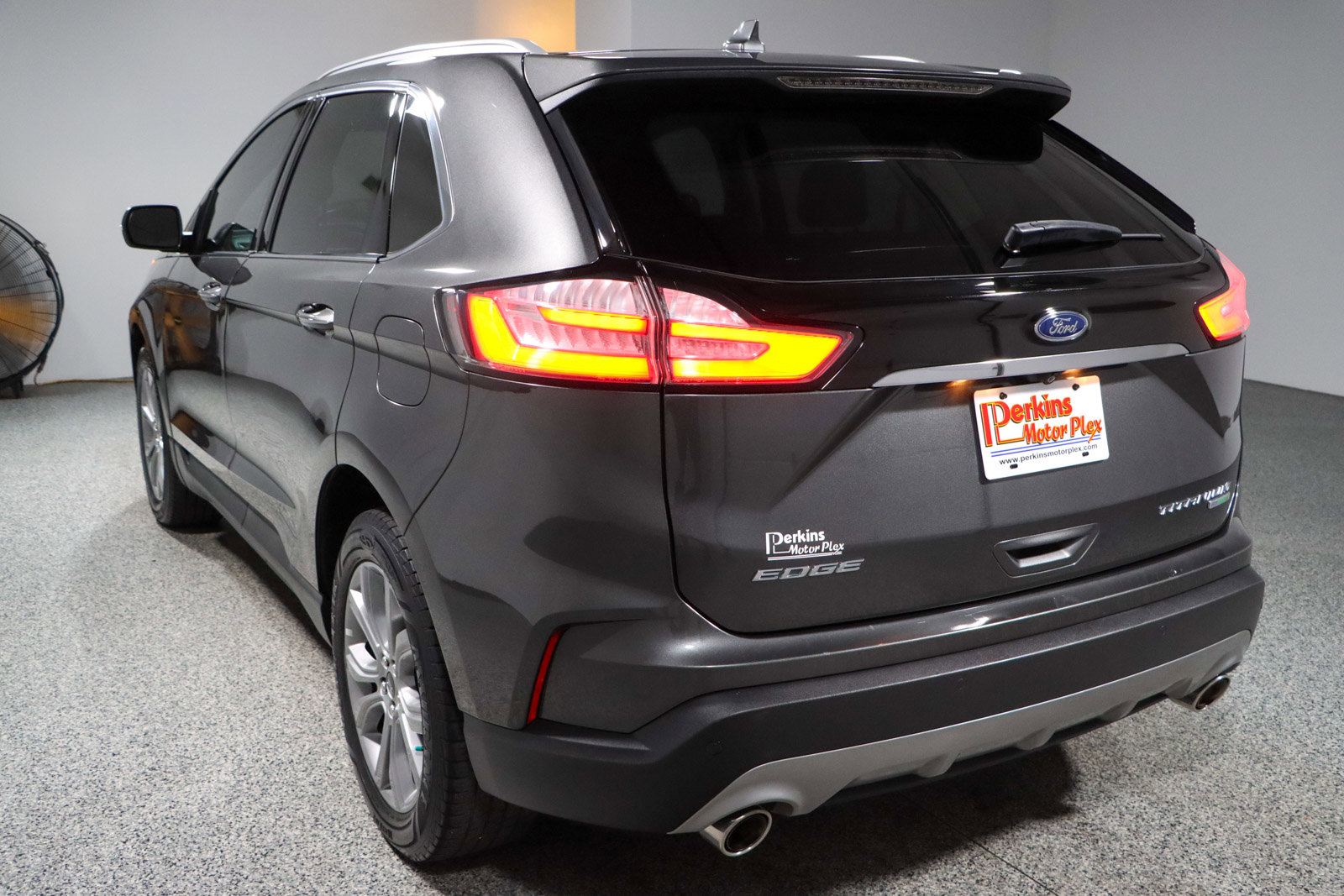 Used 2019 Ford Edge Titanium image 9
