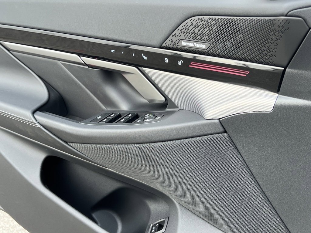 Used 2024 BMW 530i xDrive w/ M Sport Package image 30