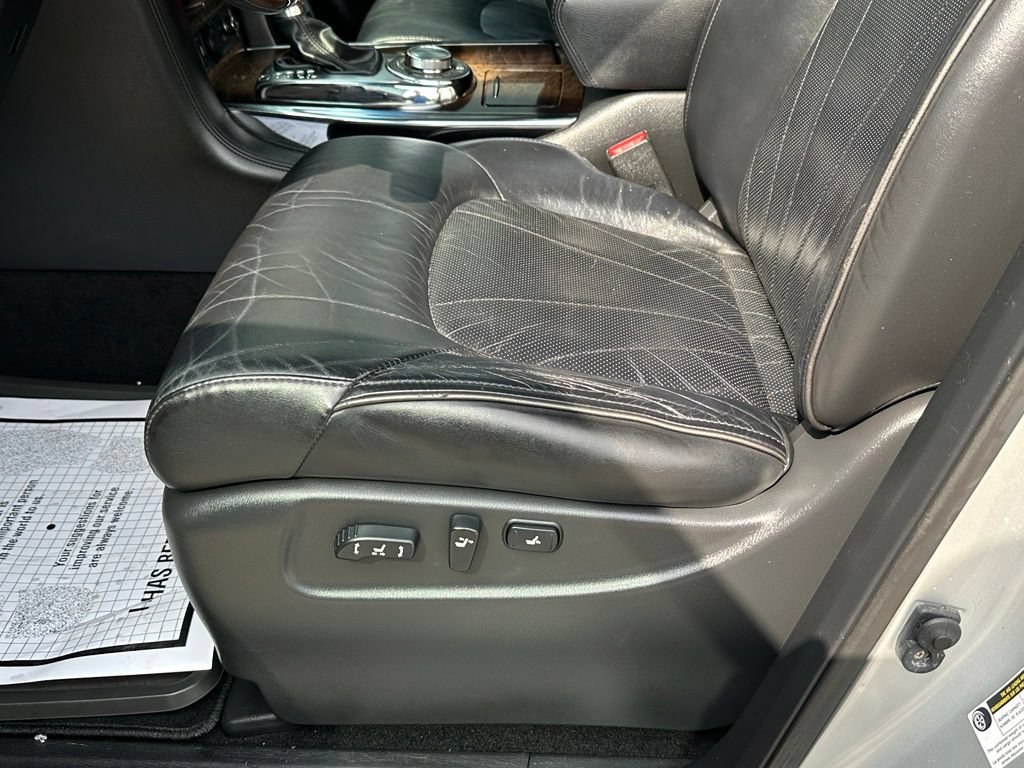 Used 2011 INFINITI QX56 4WD w/ Deluxe Touring Pkg image 14