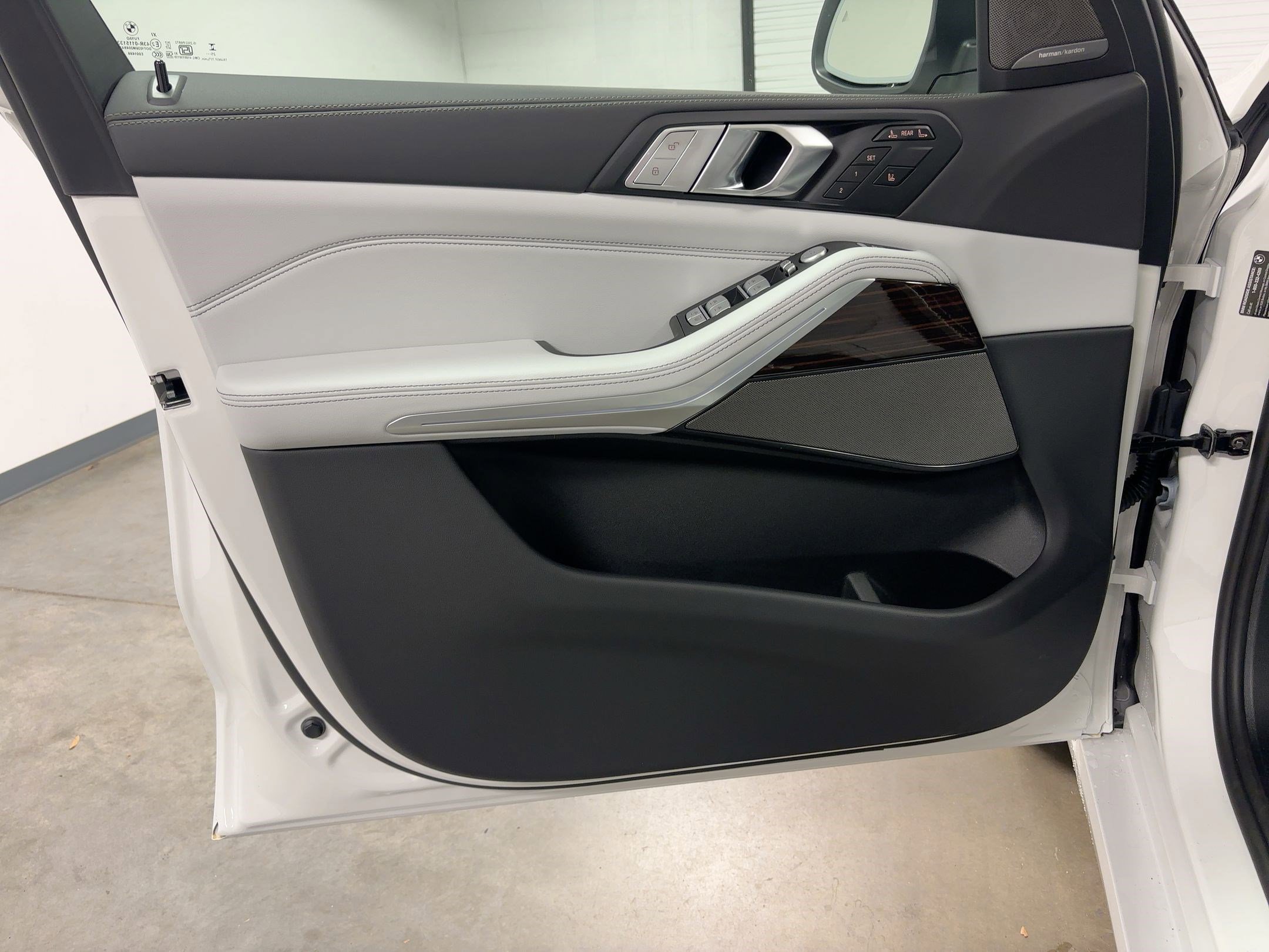 New 2026 BMW X7 xDrive40i w/ Premium Package image 11