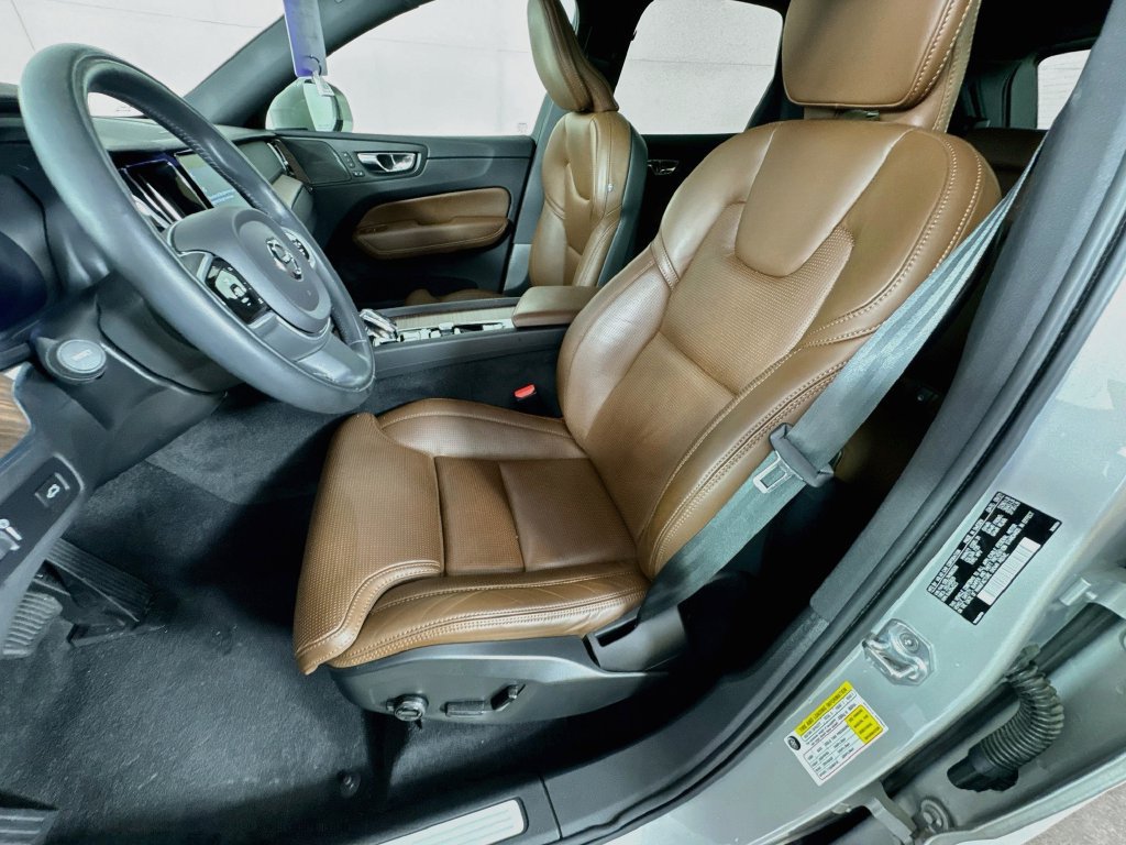 Used 2022 Volvo XC60 B5 Inscription w/ Advanced Package FWD image 25