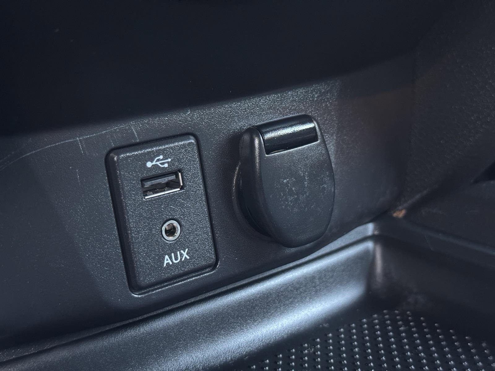 Used 2016 Nissan Rogue SV w/ SV Premium Package image 40