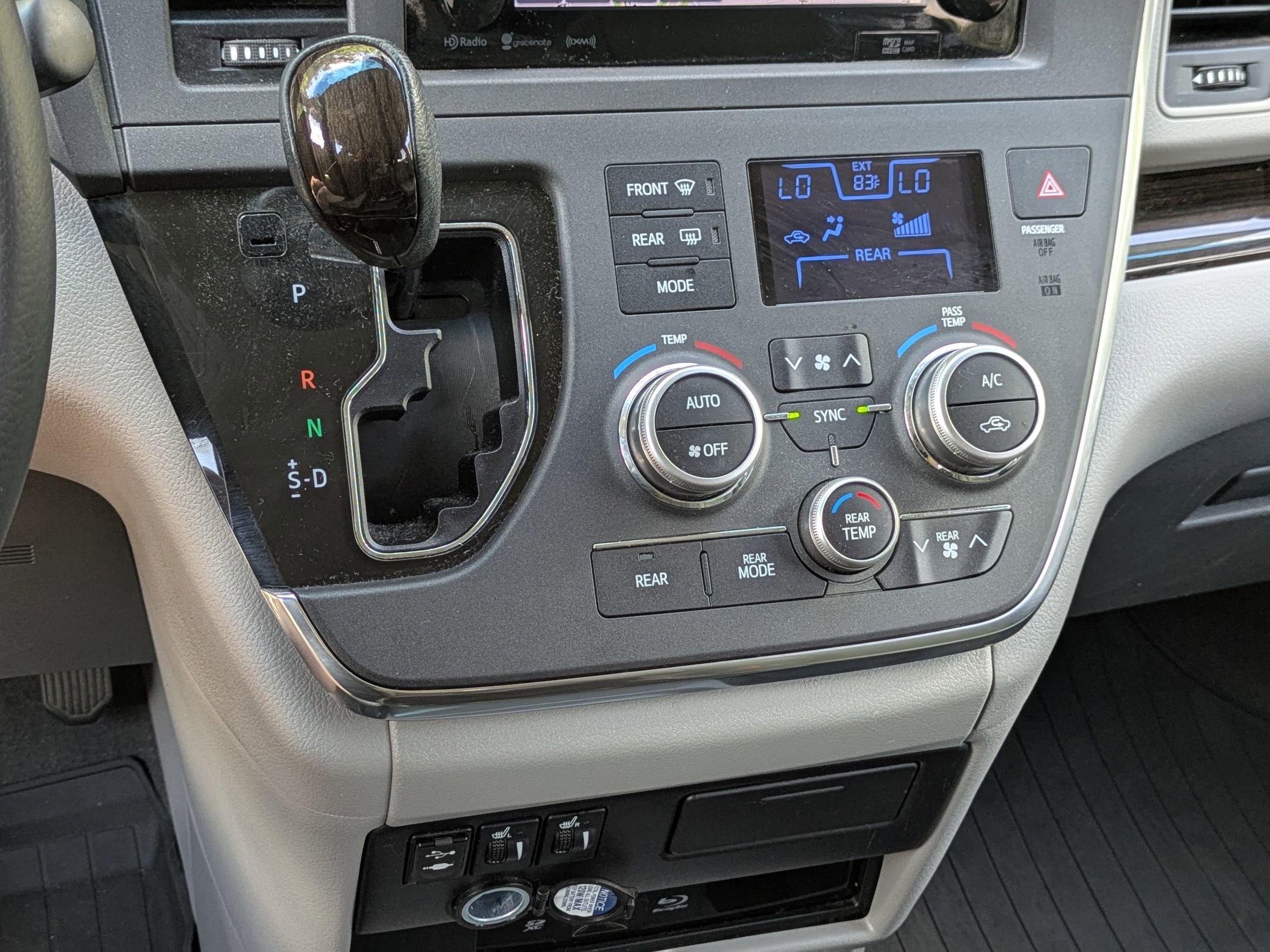 Used 2017 Toyota Sienna XLE Premium FWD image 22