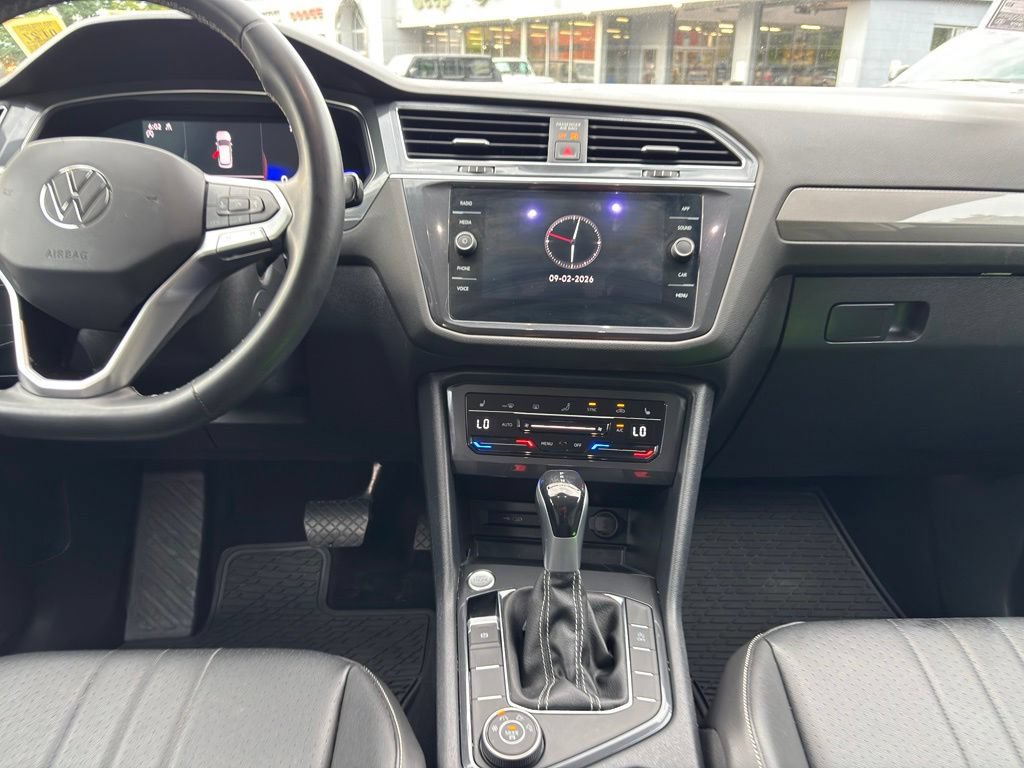 Used 2022 Volkswagen Tiguan SE AWD/4WD image 19