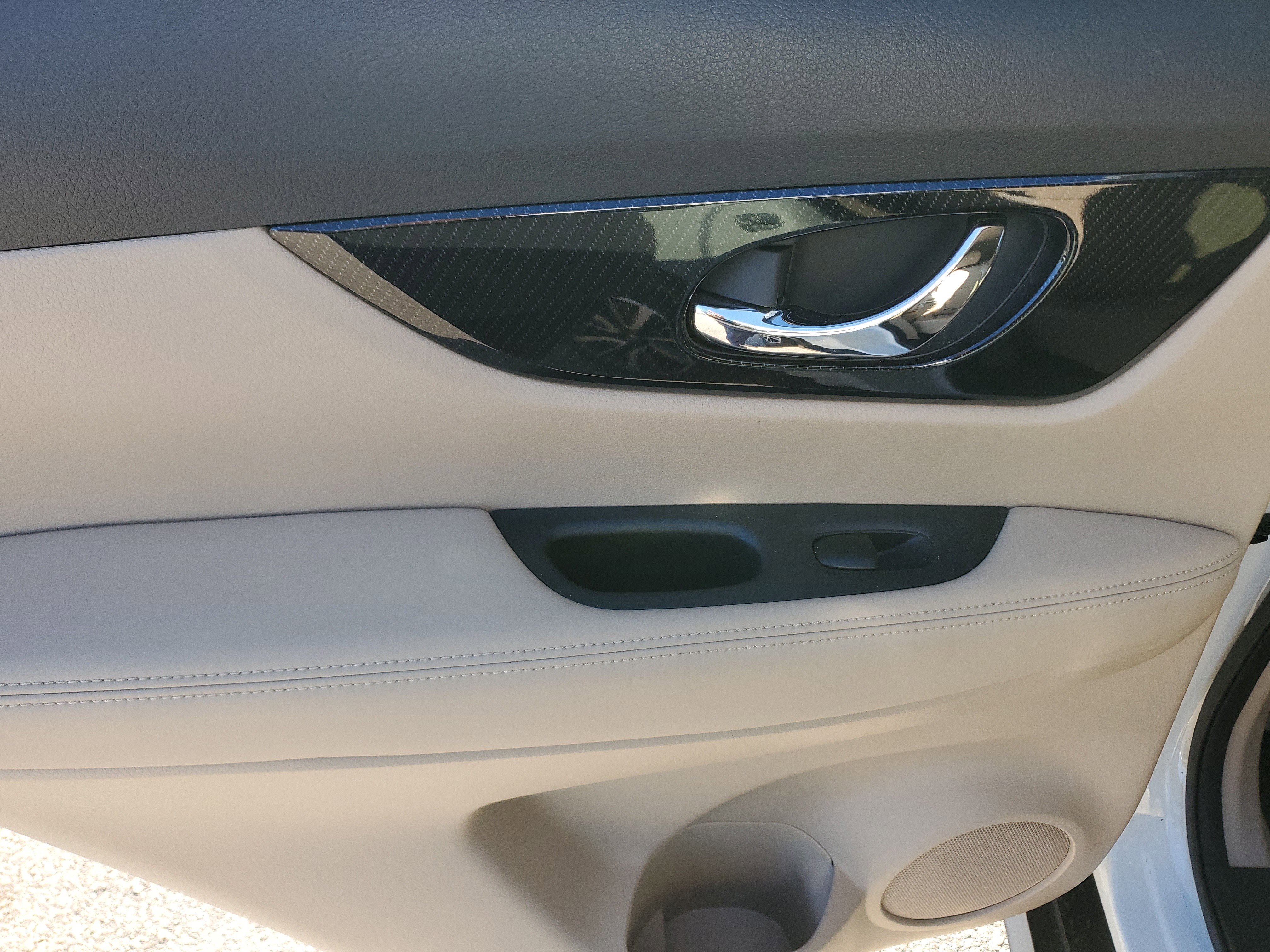 Used 2020 Nissan Rogue SL w/ Premium Package image 19