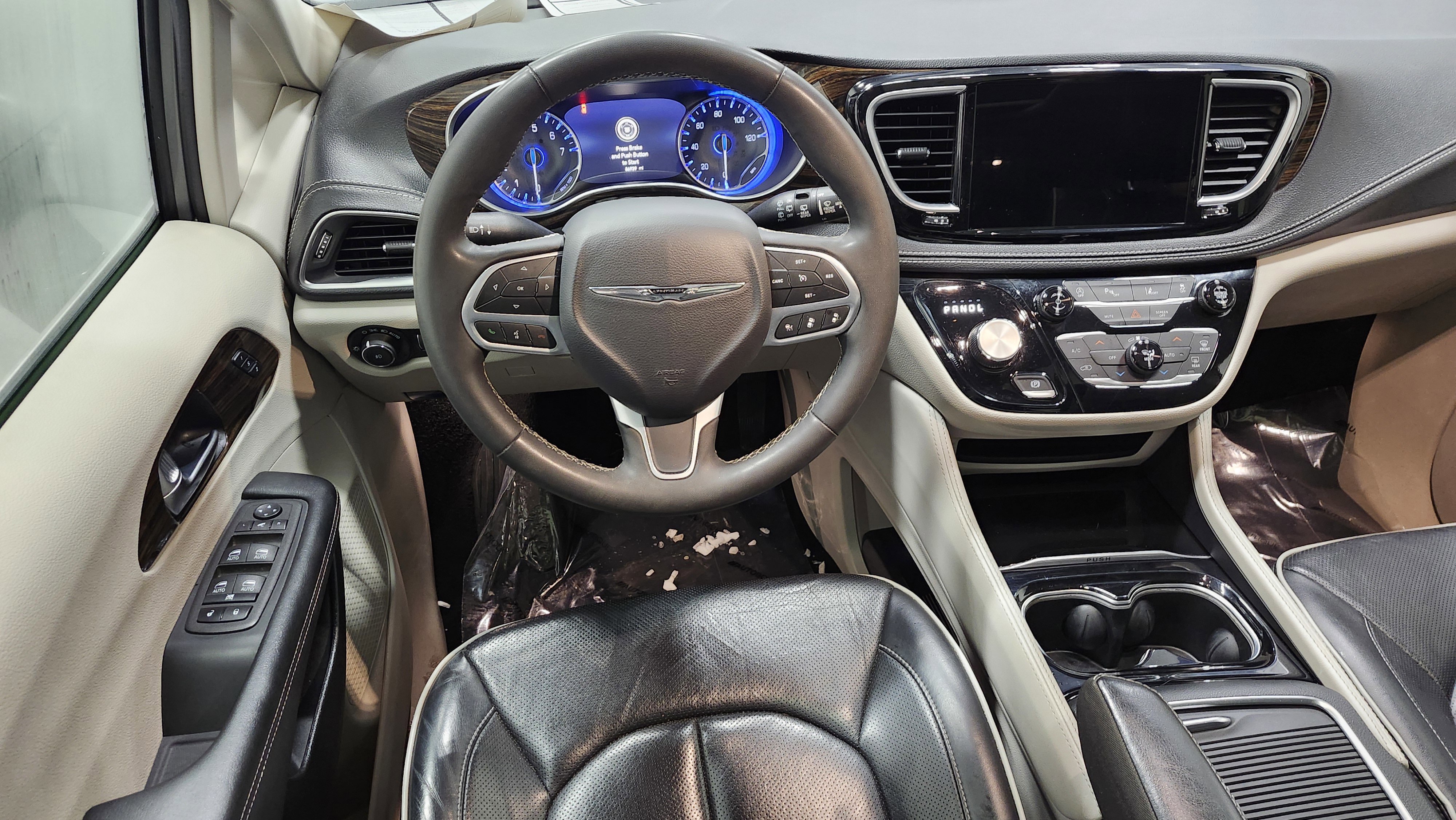 Used 2023 Chrysler Pacifica Limited image 27