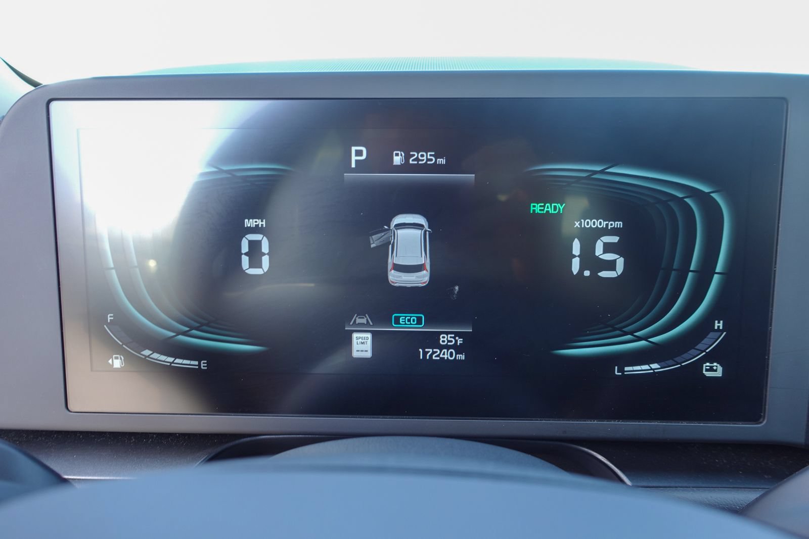 Used 2025 Kia Niro LX FWD image 18