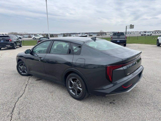 Used 2025 Kia K4 LXS image 7