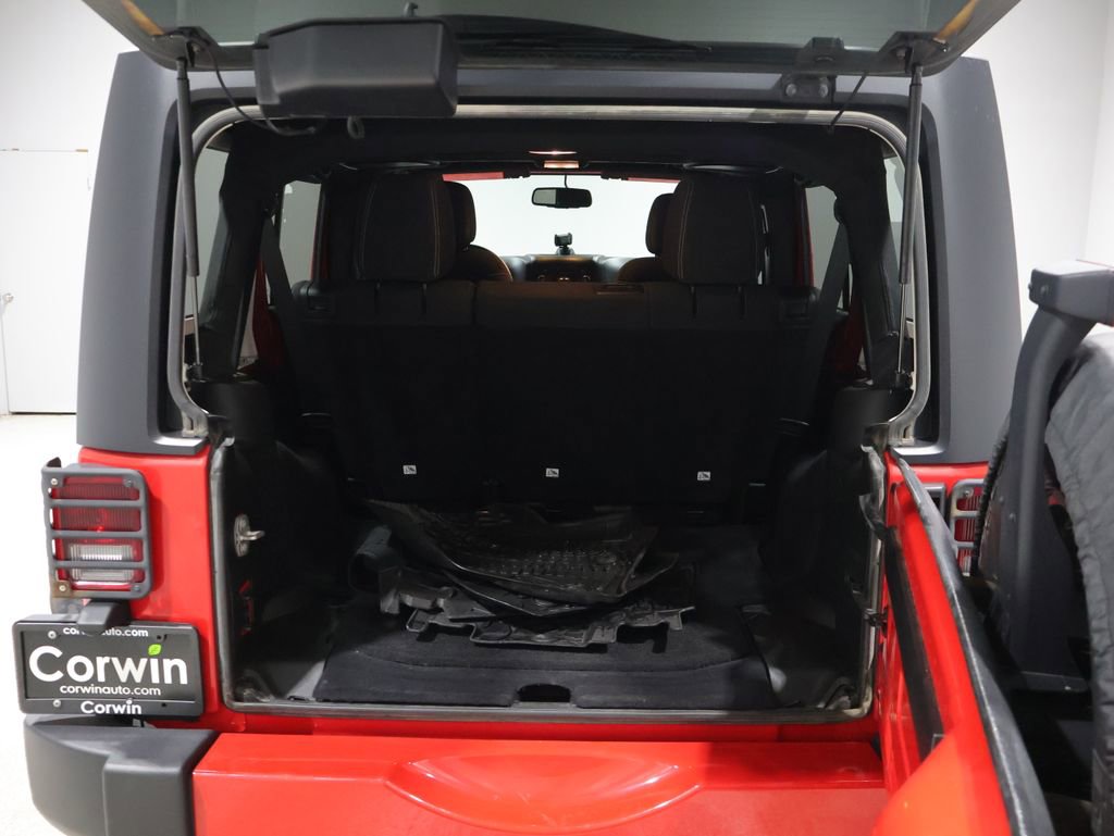 Used 2017 Jeep Wrangler Unlimited Sahara w/ Connectivity Group image 19