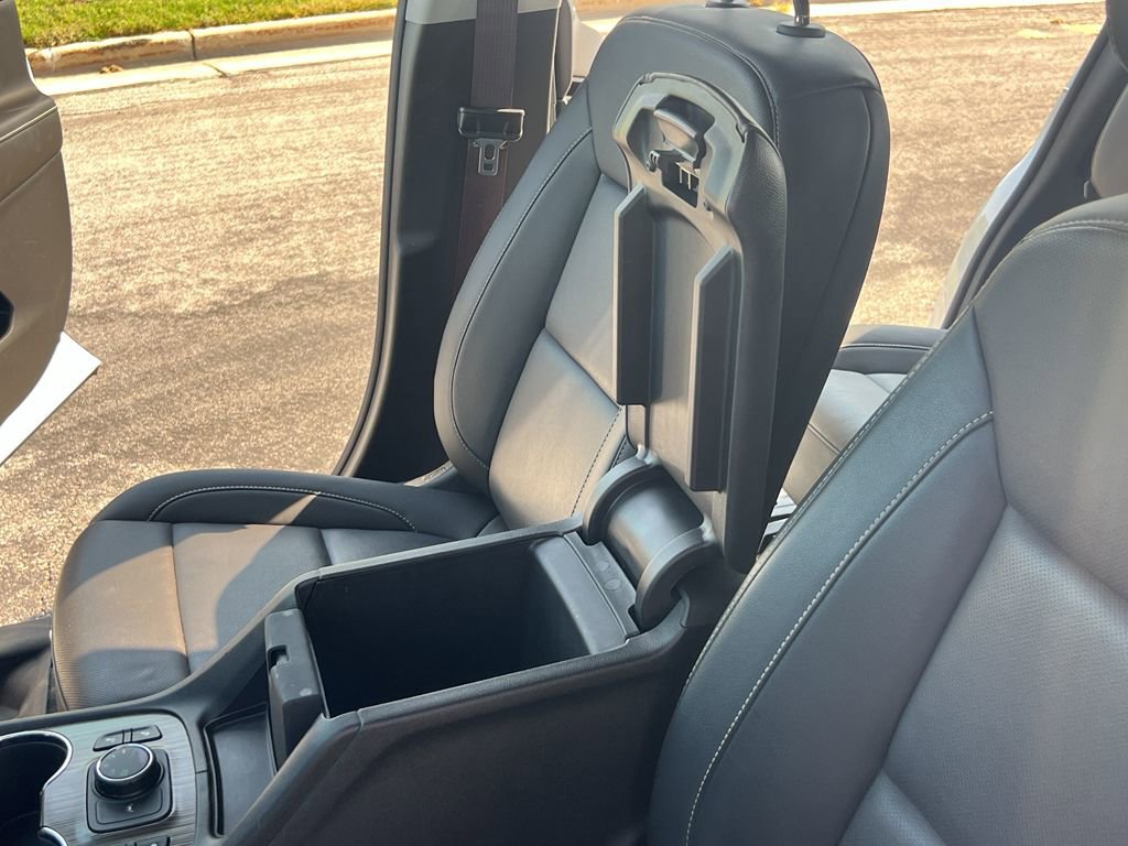 Used 2023 GMC Acadia SLT w/ LPO, Floor Liner Package image 20