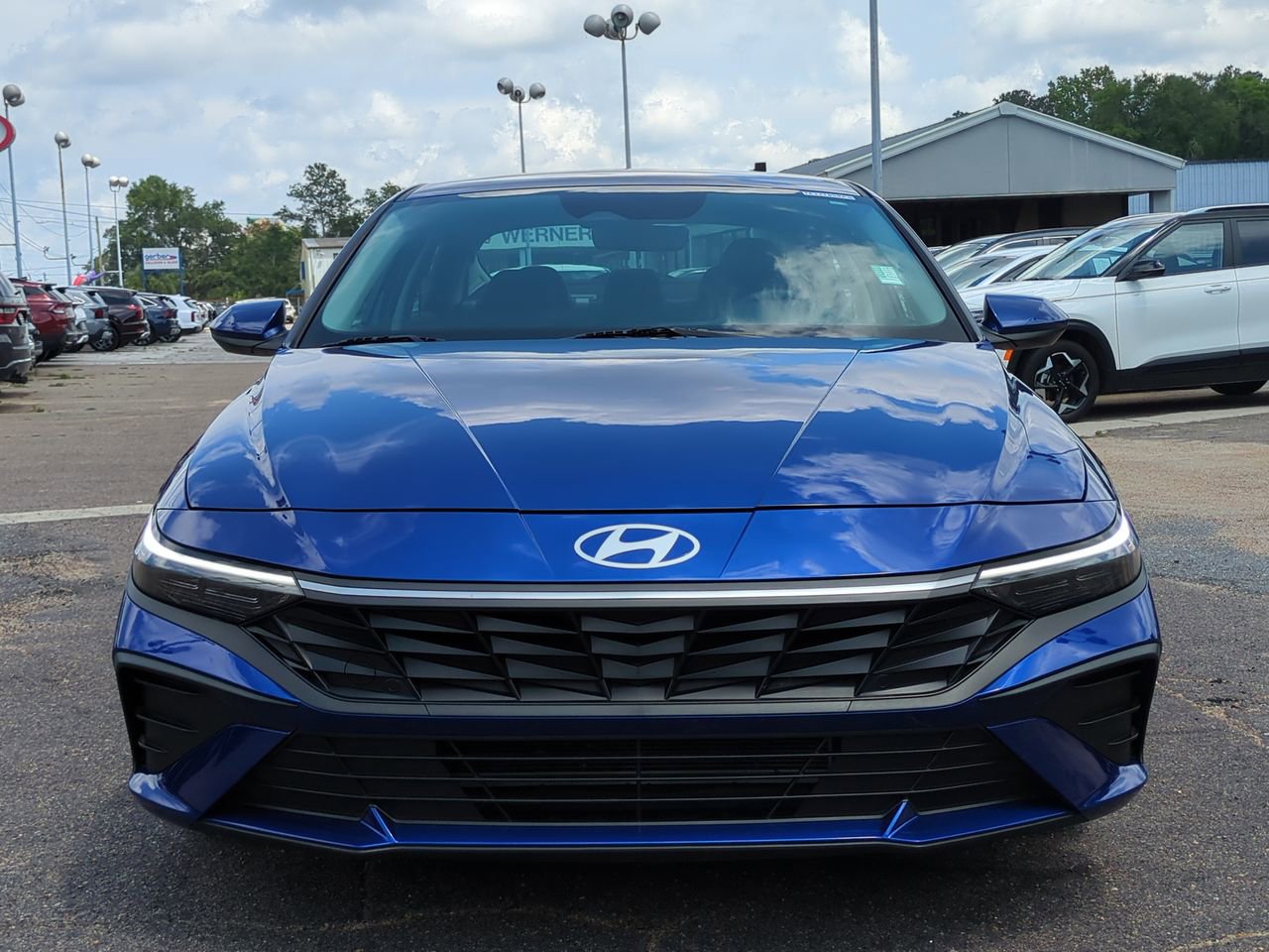 Used 2025 Hyundai Elantra SE w/ Cargo Package FWD image 9