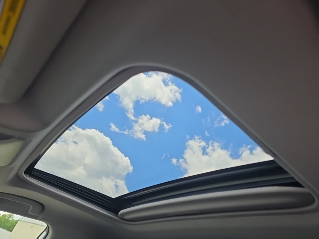 Used 2019 Toyota RAV4 Limited FWD image 2