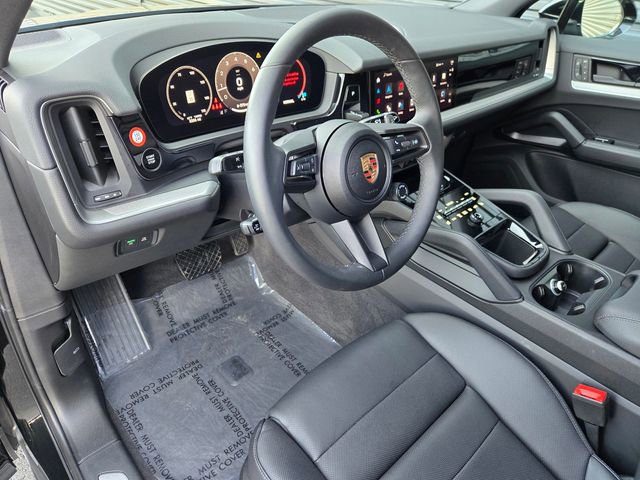 Used 2025 Porsche Cayenne image 4