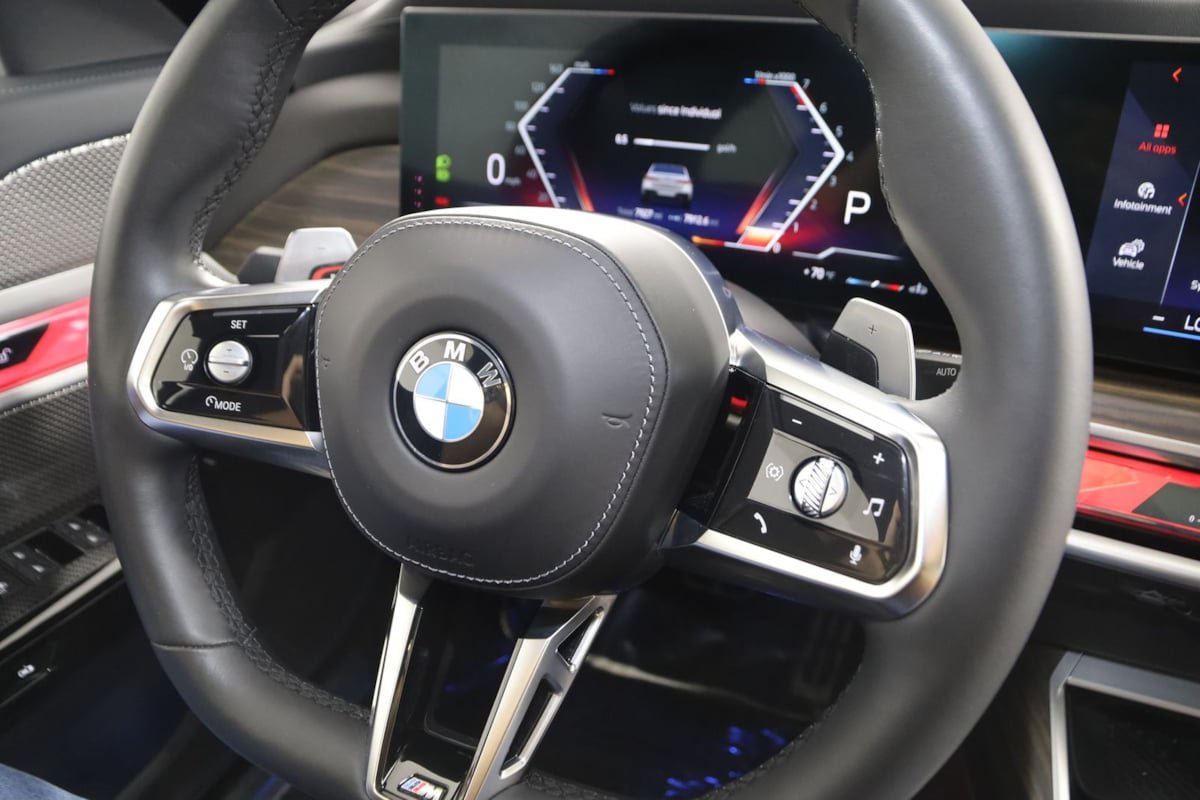 Used 2025 BMW 760i xDrive AWD/4WD image 57