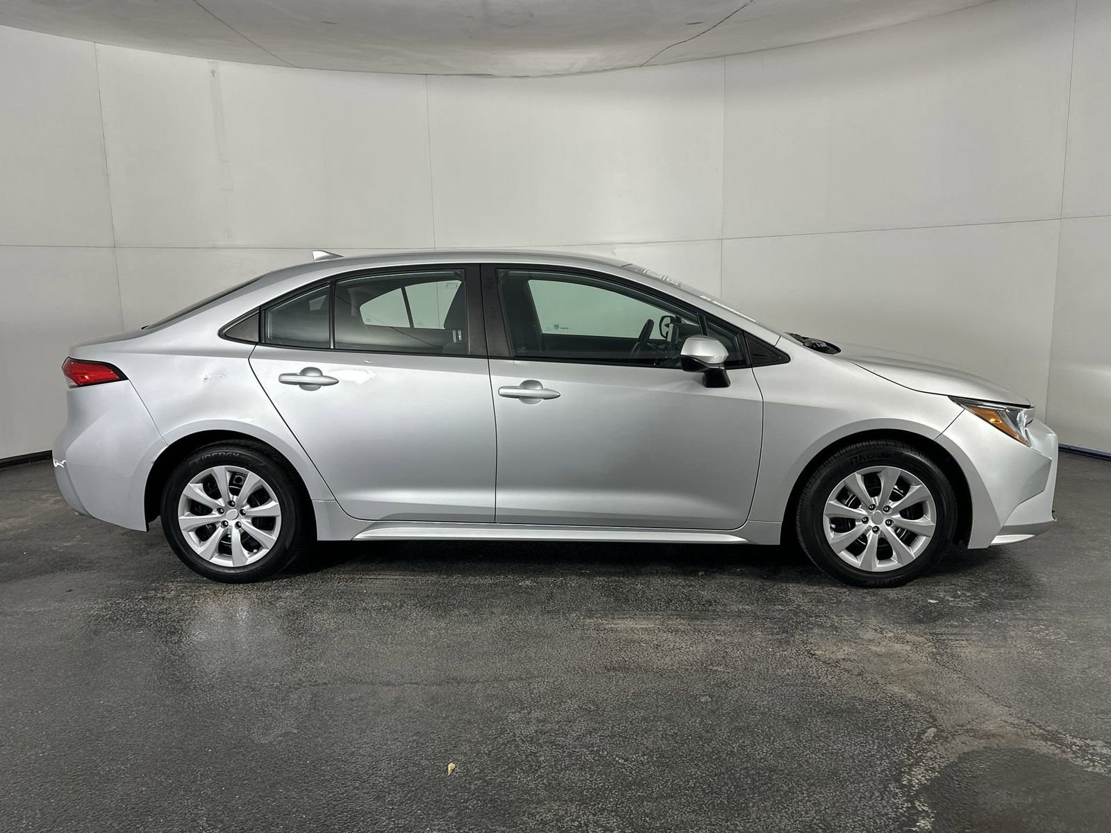 Used 2023 Toyota Corolla LE image 9