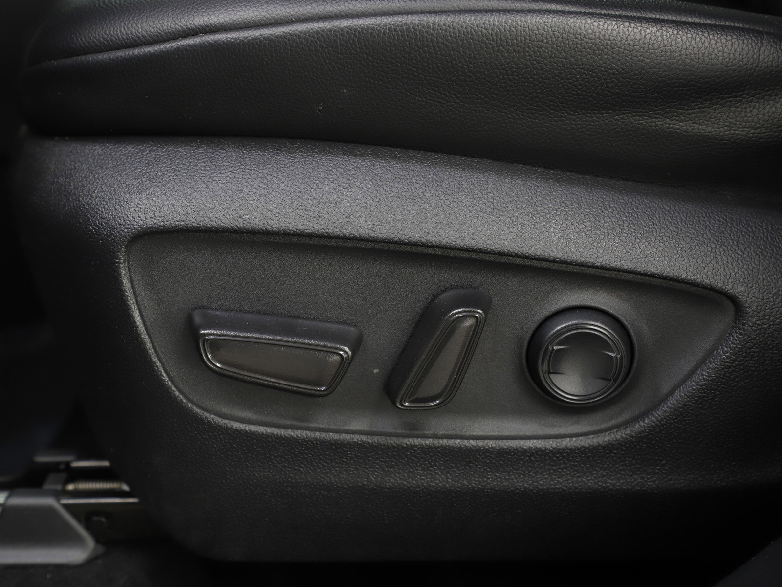 Used 2021 Toyota Highlander XLE image 25