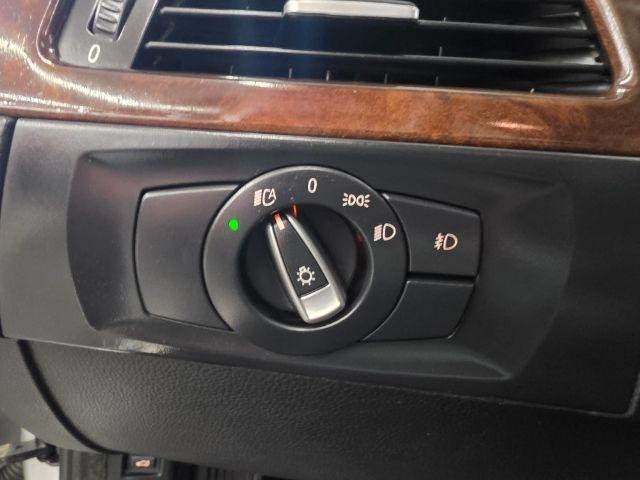 Used 2010 BMW 328i xDrive Sedan AWD/4WD image 15