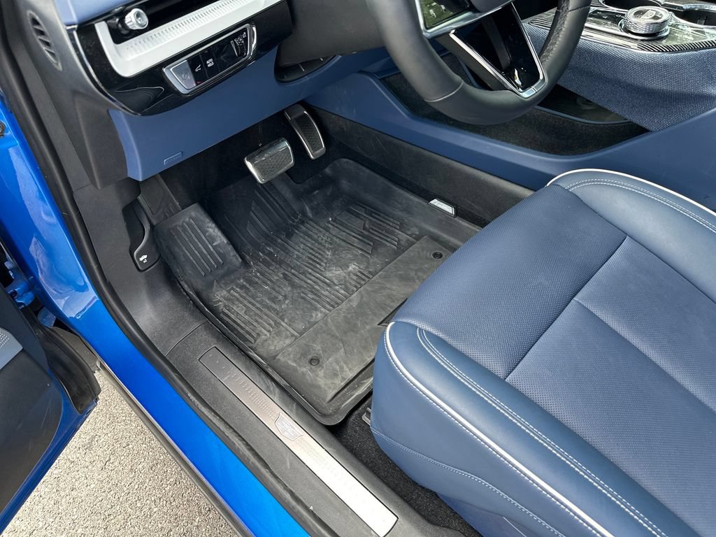 New 2025 Cadillac Optiq Luxury 2 w/ LPO, Floor Liner Package AWD/4WD image 23