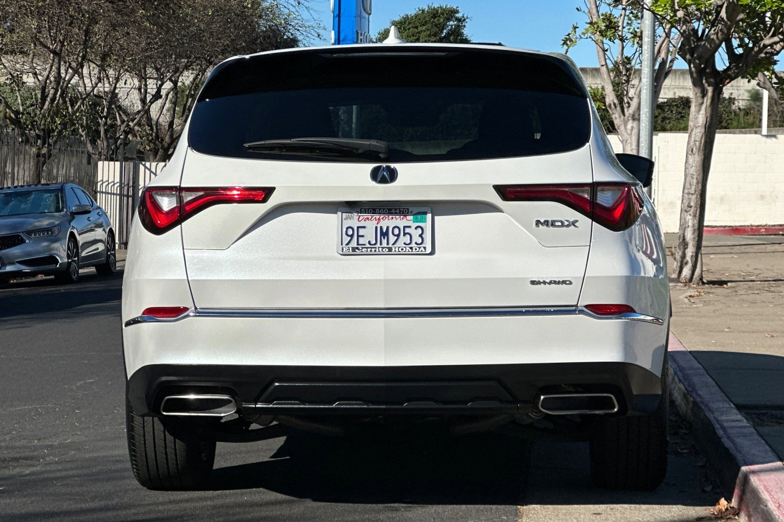 Used 2023 Acura MDX SH-AWD image 4