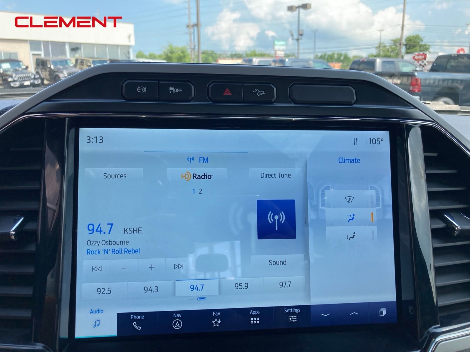 Used 2022 Ford F250 Lariat w/ Black Appearance Pkg image 12