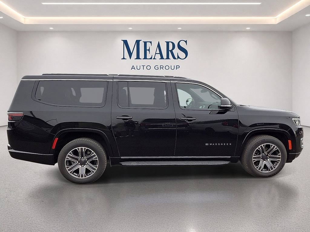 Used 2024 Jeep Wagoneer L Series II RWD image 6