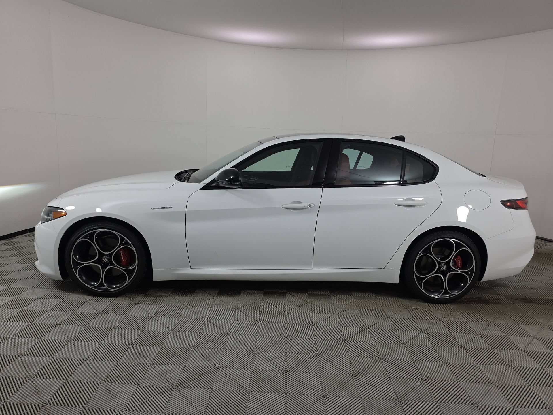Used 2025 Alfa Romeo Giulia w/ Veloce Package Rwd image 4