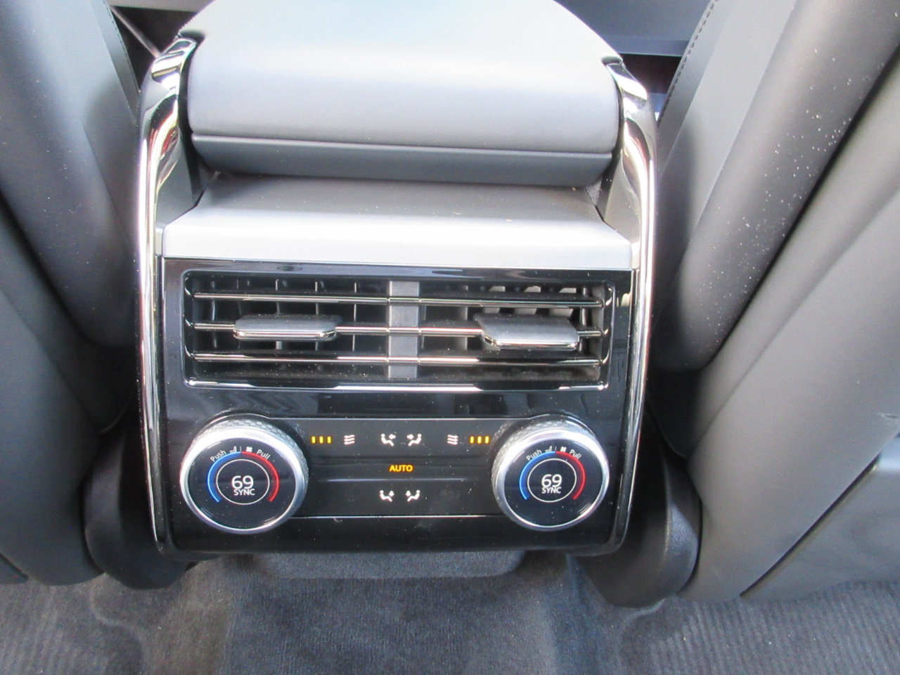 Used 2024 Land Rover Range Rover Sport SE image 41