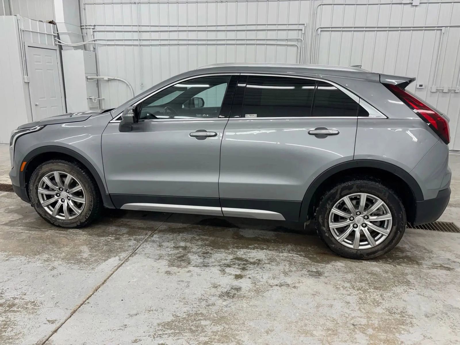 Used 2023 Cadillac XT4 Premium Luxury FWD image 3