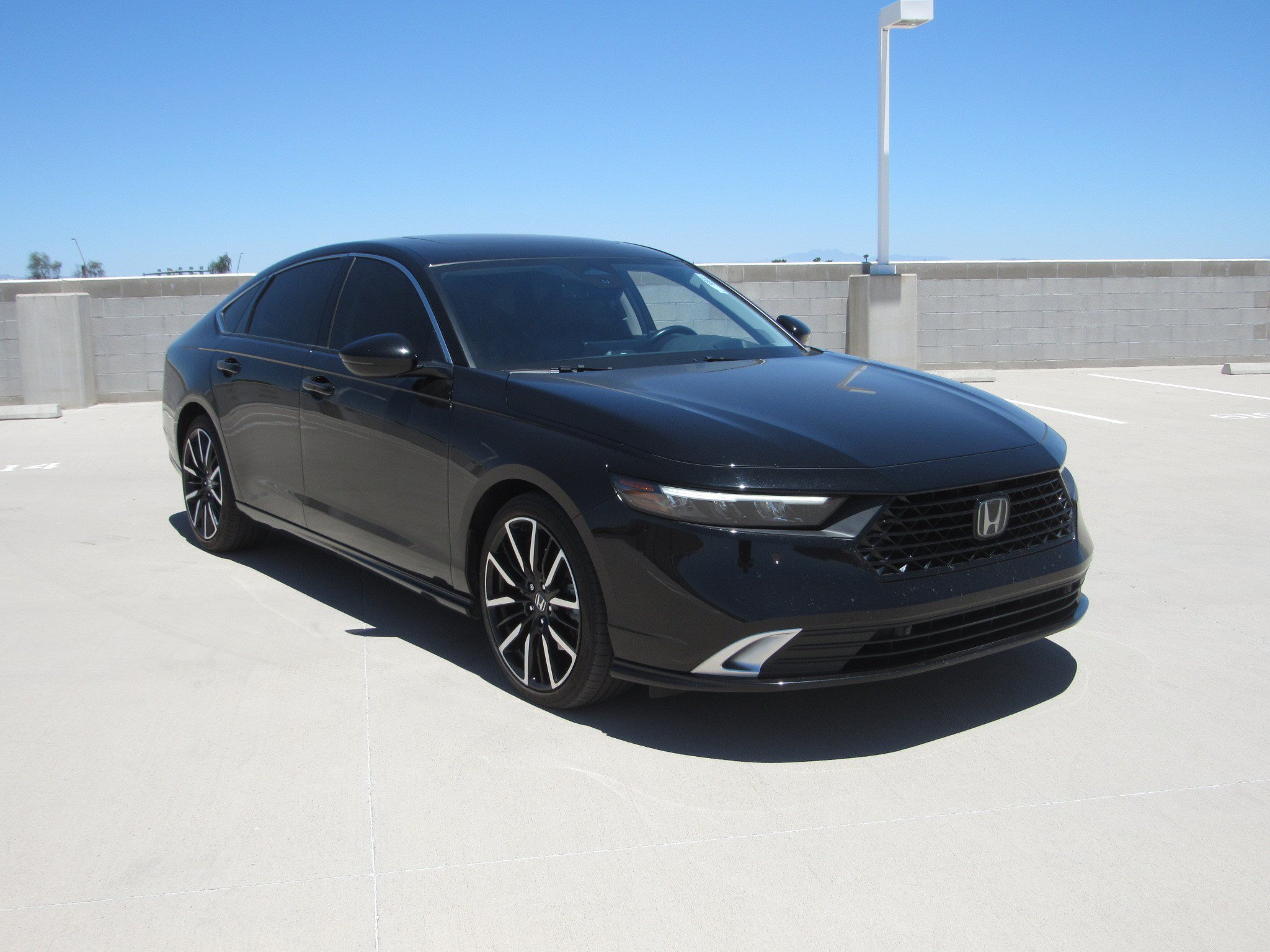 Used 2023 Honda Accord Touring image 2