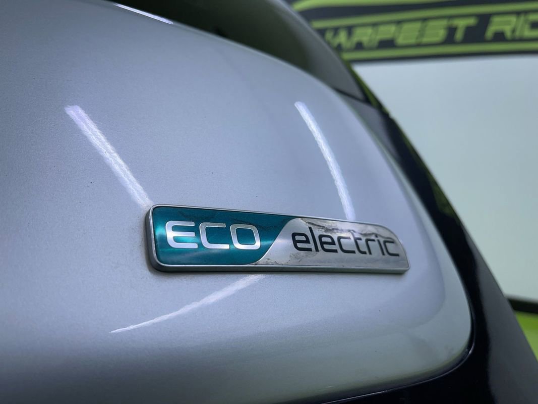 Used 2016 Kia Soul EV + w/ Sun & Fun Package image 15