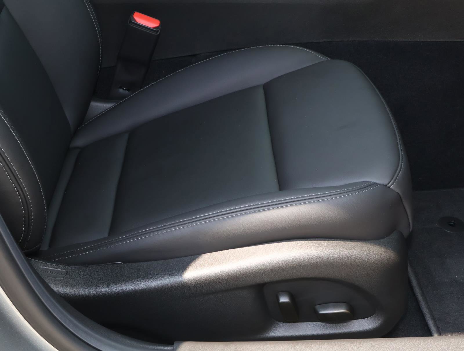 Used 2025 Cadillac CT4 Luxury RWD image 22