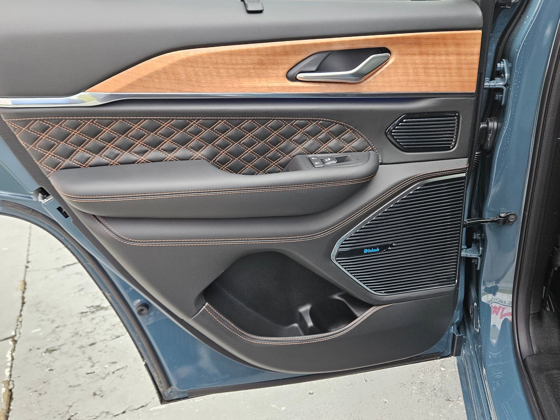 New 2026 Jeep Grand Cherokee Summit image 21