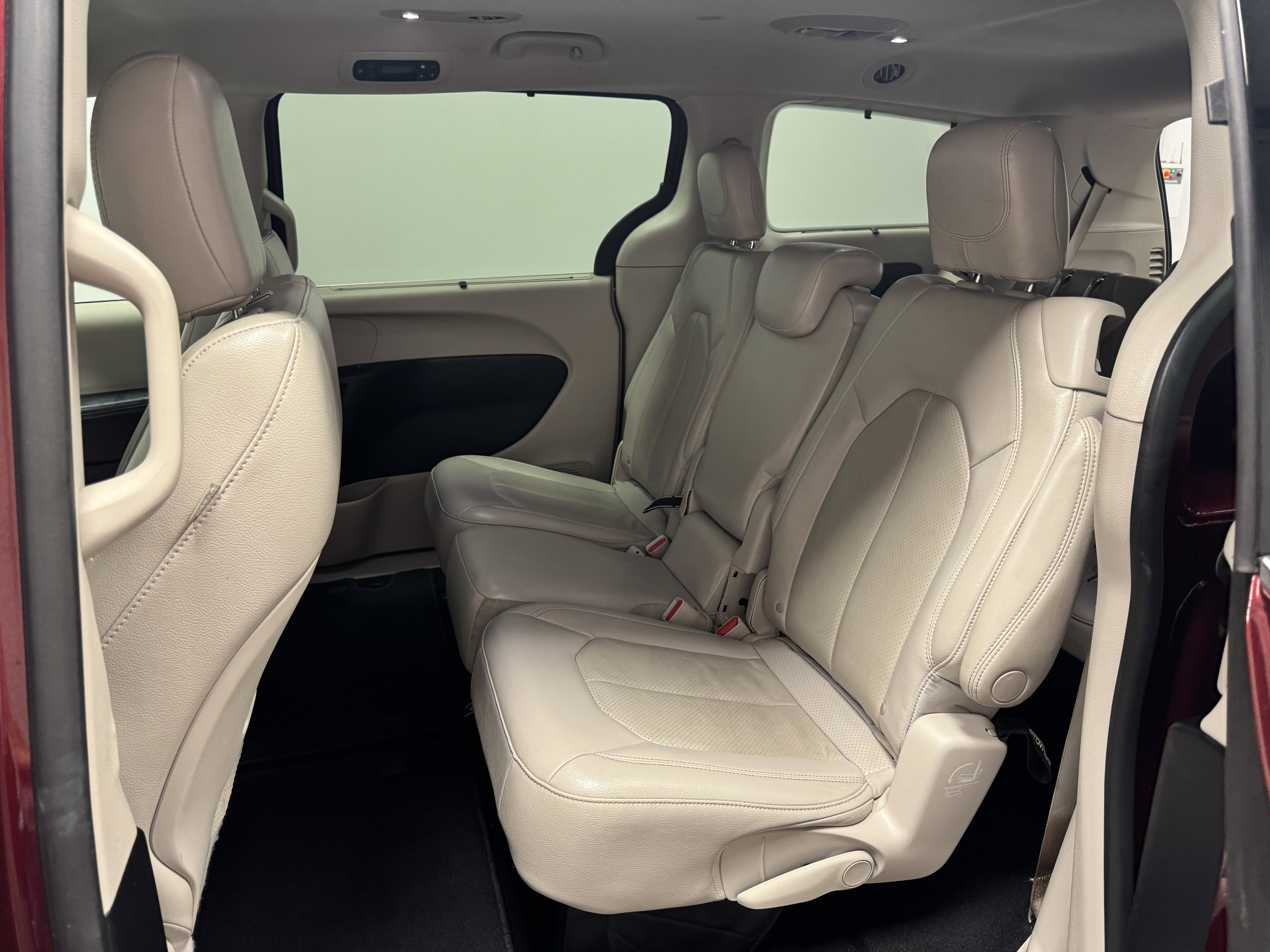 Used 2021 Chrysler Pacifica Touring-L image 17