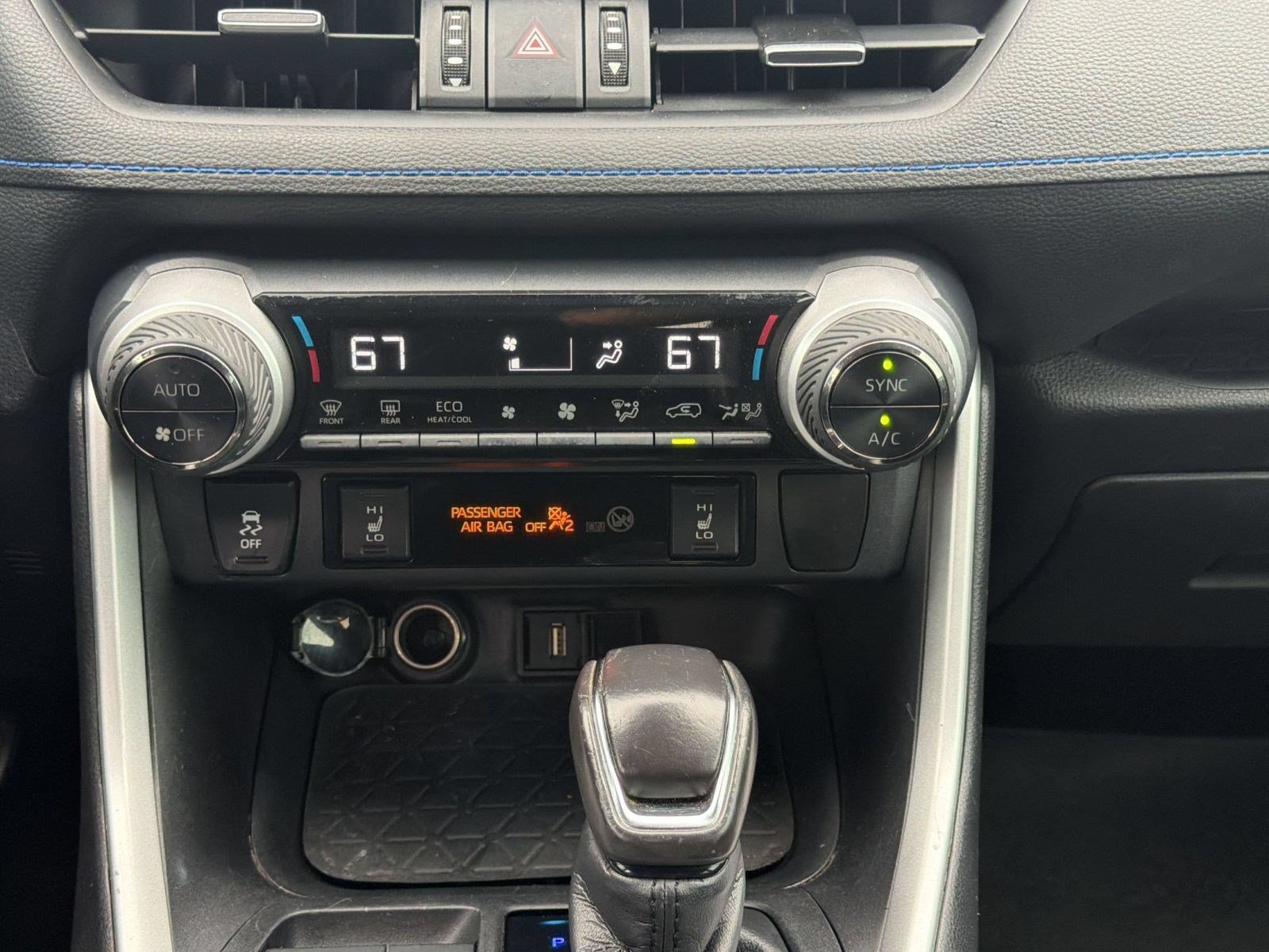 Used 2020 Toyota RAV4 XSE AWD/4WD image 17